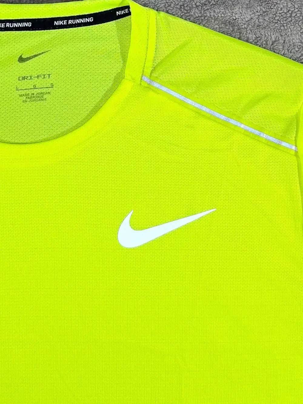 Nike Running Miler Shirt Size L Volt Dri-Fit Short Sleeve Performance Running